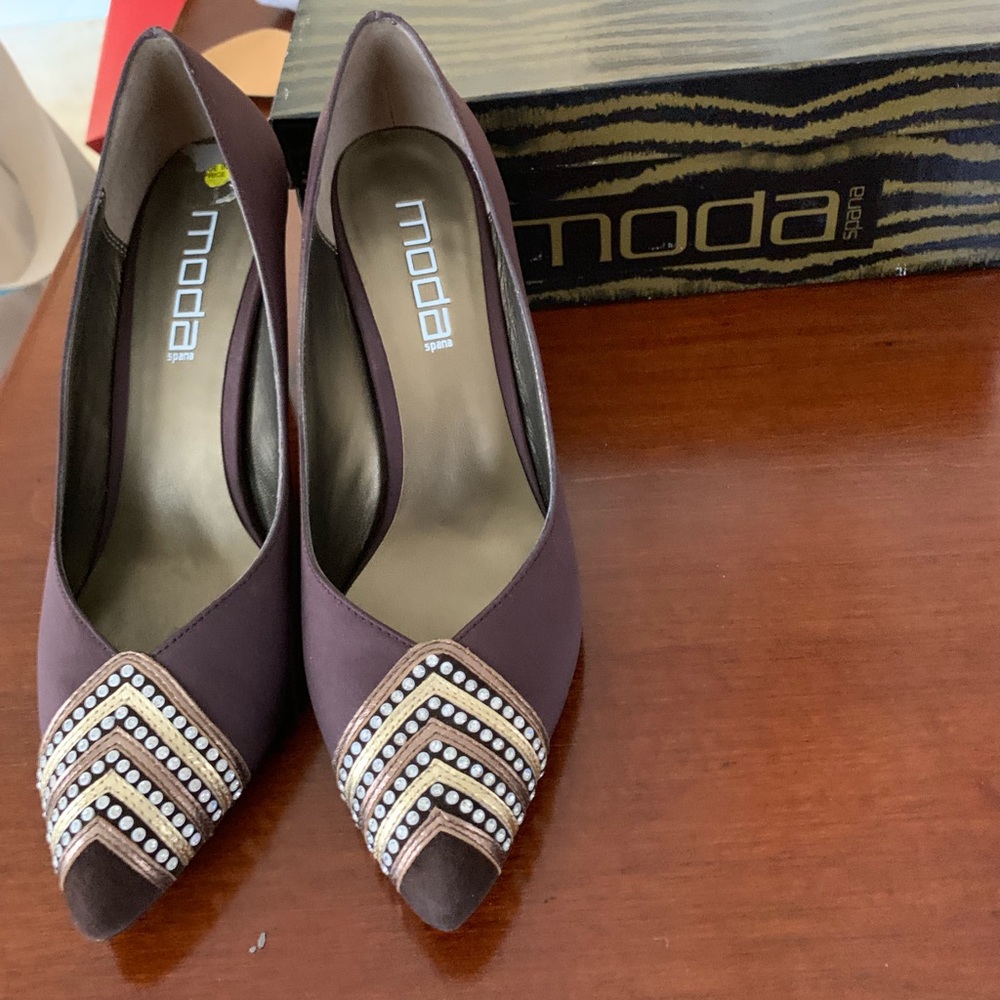EUC Moda dark brown satin heels with rhinestones